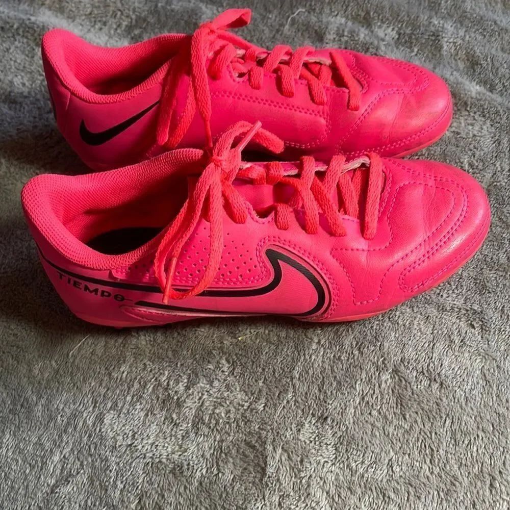 Nike TIEMPO Hot pink size 2.5 Y